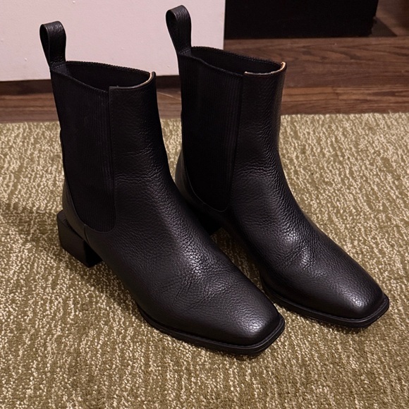 LoQ Ottavia Black Leather Chelsea Boot - Picture 3 of 9